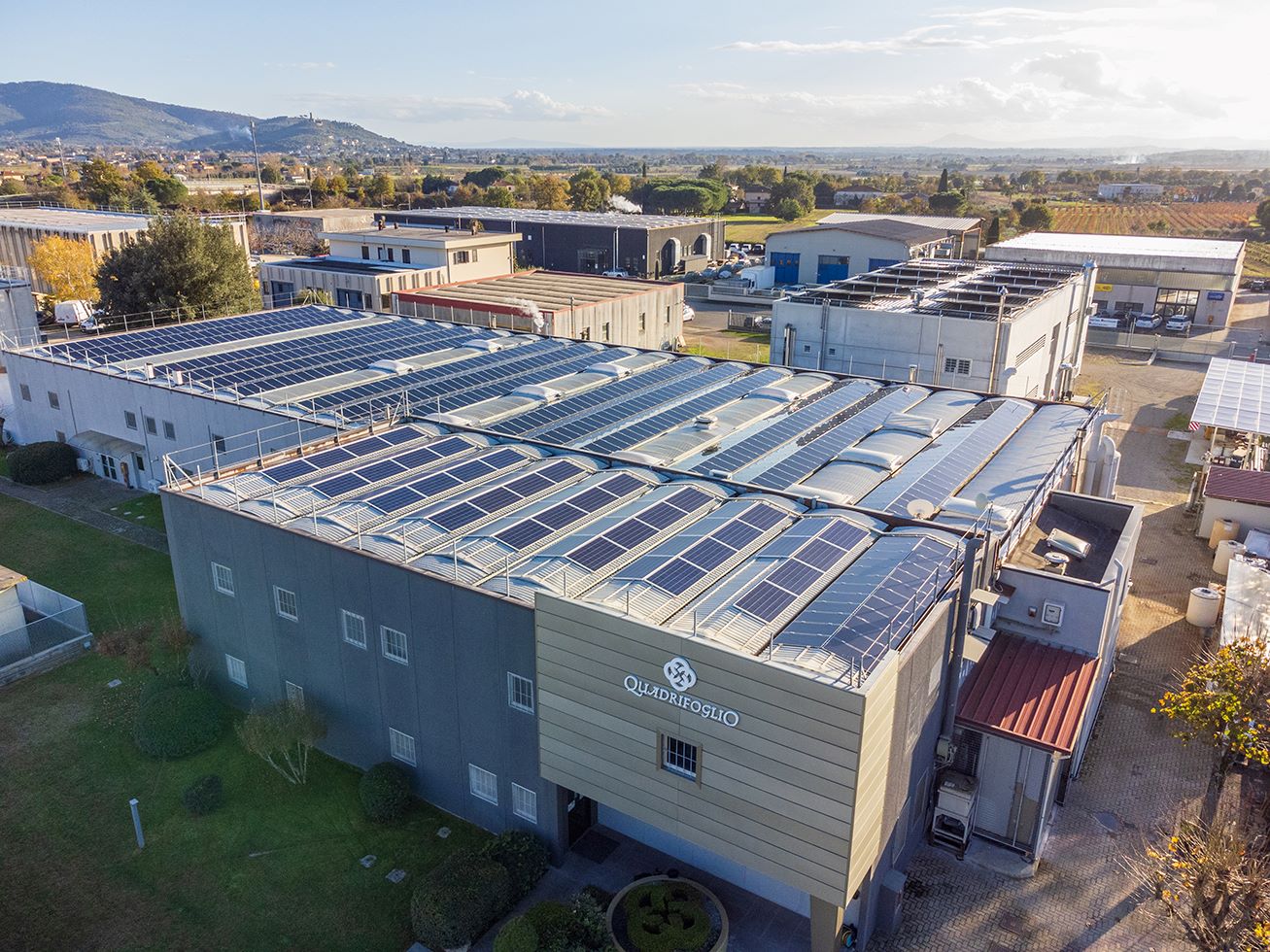 Pannelli solari un impegno concreto per la sostenibilità Pannelli solari un impegno concreto per la sostenibilità ambientale