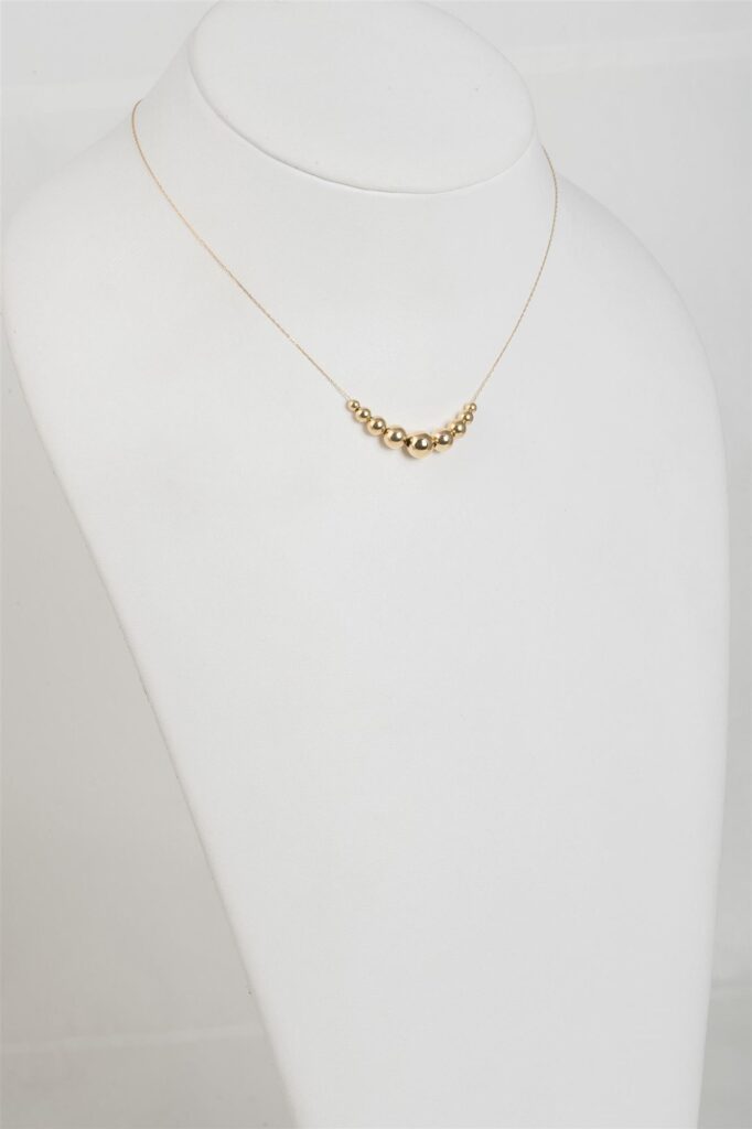 gold necklace with central scalar in yellow gold
